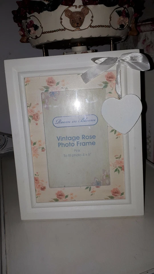 Vintage Shabby Chic  'Room In Bloom' Photo Frame Heart Charm - Image 1 of 2