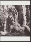 Fotografie Günter Rössler dunkelhaariges Frau sich nackt unter einem Wasser Akt 