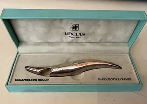 Apribottiglie vintage Ercuis Art Deco piatto argento squalo in scatola - Saint Hilaire - Foto 1 di 9