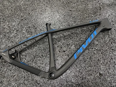 Cuadro de MTB de una sola velocidad Pivot LES V2 SS fibra de carbono tamaño grande Foto 1 de 4