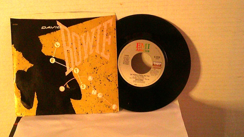 David Bowie,EMI, "Let's Dance"US,7"45 with P/S, 1983 Bowie classic, Mint - Image 1 of 1