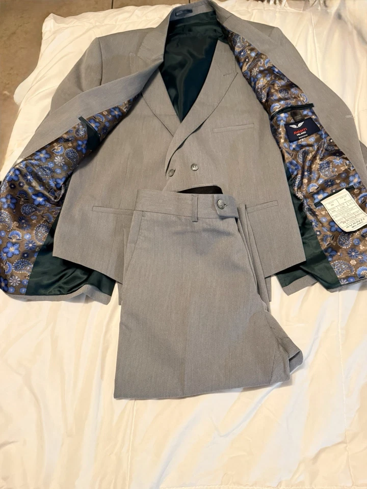 Traje Avanti Milano Hombre 3 Piezas 2 Botones Gris Hecho en Turquía Foto 1 de 4