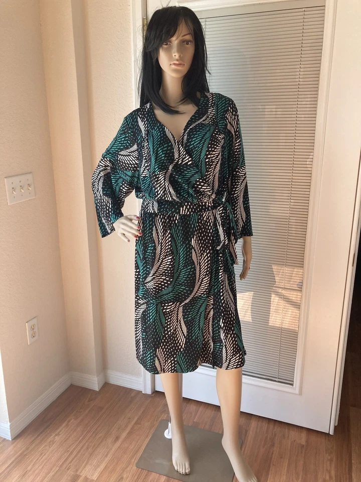 Vestido envolvente manga 3/4 Lane Bryant talla 18/20 verde, blanco, negro Foto 1 de 1