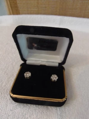 Beautiful Diamond Earrings, 14K Yellow Gold Posts, 1 carat diamonds total - Image 1 of 4