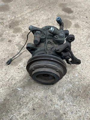 Compresor y tensor de CA Toyota Land Cruiser FJ60 2F OEM Foto 1 de 4