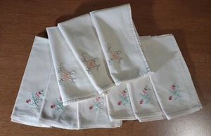 9 hübsche elfenbeinfarbene Baumwolle bestickt & Kreuzstich Servietten 1 6er Set, 1 3er Set  - Bild 1 von 16