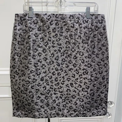 Falda Lápiz Loft Metálica Estampado Animal Leopardo Talla 14 Gris Plata Lujo Mobwife Foto 1 de 4