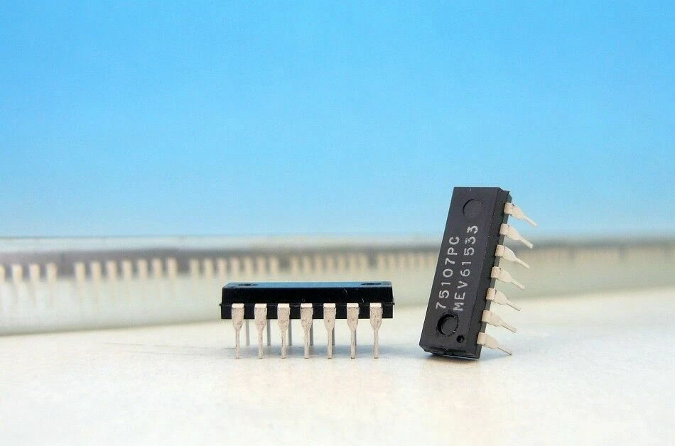 5 x 75107PC MEV Tungsram Dual Line Bus Receiver 0 to 70 SN75107AN 75107 IC - Изображение 1 из 1