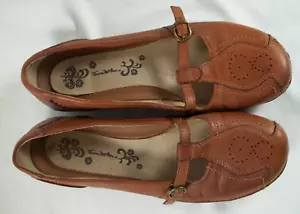 Thom McAn Womens Dublin Mary Jane Buckle Shoes, Brown Perforated Leather 9 M - Picture 1 of 17