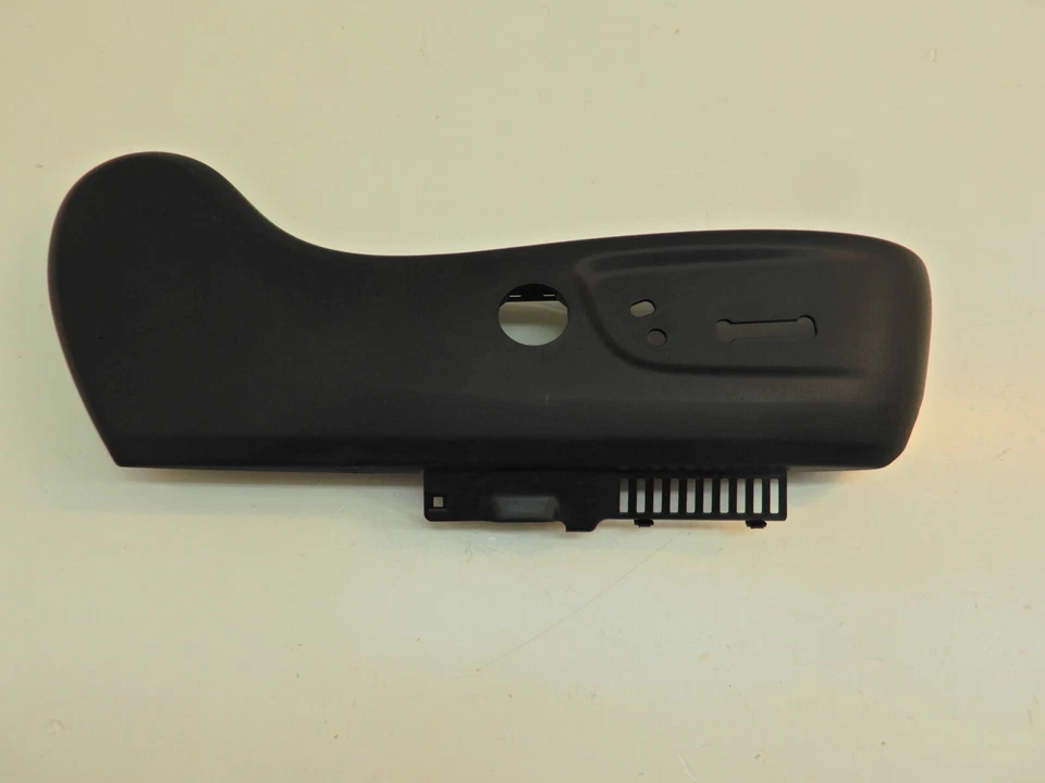 Cubierta protectora de cojín de asiento delantero derecho OEM 71811-60320-C0 2010-2018 Lexus GX460 OEM Foto 1 de 4