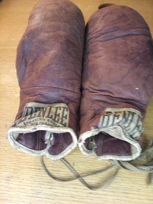 Guantes de Boxeo para Adultos de Cuero con Cordones Benlee Años 50 De Colección Nueva York EE. UU. Borgoña Años 50 Foto 1 de 4