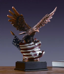 Eagle with American Flag Statue - Sculpture - Picture 1 of 1