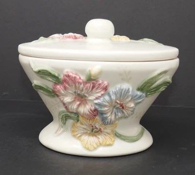 Tazón de baratija cubierto de cerámica floral Bacova Chelsea Foto 1 de 4