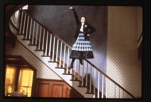 Beetlejuice Winona Ryder Original 35mm Foto Transparencia Bailando en Aire Estampado - Imagen 1 de 1