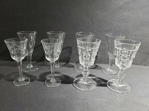 Lote de 8 vasos pequeños vintage diferentes estilos - Imagen 1 de 6