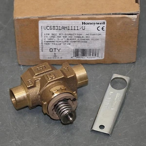 TEILWEISE - Honeywell Stellantrieb Schwitzventil VC6831AM1111, 3/4" Rohr, Linear Flow - Bild 1 von 7