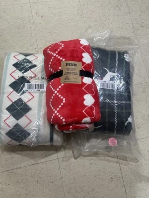 Victoria's Secret Sherpa Blanket Lote 3 Blankets New - Image 1 of 4
