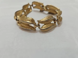 Vintage Monet Armband goldfarben klobige Blätter Sicherheitsverschluss - Bild 1 von 4