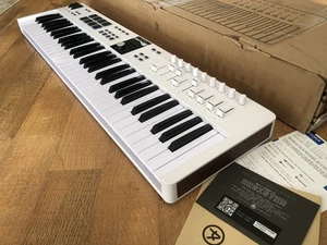 Arturia KeyLab Essential 61 MIDI Controller Keyboard White - Mint - Picture 1 of 5