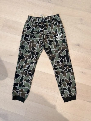 NUEVOS Pantalones de Sudadera Adidas Originales Camuflaje Para Hombre Talla Grande Camuflados Polar Nuevos con Etiquetas Foto 1 de 4