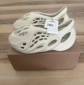 Adidas Yeezy Foam RNNR Sand 43 EU 9 US Neu Original - Bild 1 von 7