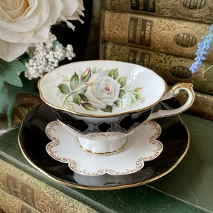 Stunning Queen’s Tea Cup & Saucer ‘Ebony’ White Roses - Antique Georgian Style - Picture 1 of 9
