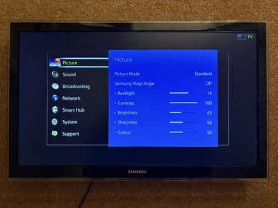 Samsung UE22H5600AK - 22" H5600 Series 5 Smart Full HD LED TV - incl Wall Mount - Image 1 of 2