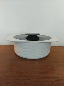 Oral Kiely Elfenbein Kohle erhöhter Stiel Ofen/Servierschale, großer Deckel  - Bild 1 von 18