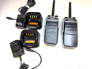 2 Hytera PD602 UHF Two Way Portable Radios 400-527 Mhz with accessories - Afbeelding 1 van 13
