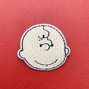 PEANUTS SNOOPY CHARLIE PERSONAGGIO MARRONE RICAMATO APPLIQUE TOPPA CUCITO O FERRO - Foto 1 di 1