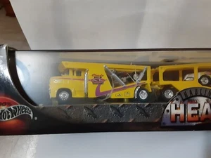 2001 Hot Wheels Haulin' Heat Vehicle Set 1:64 - Bild 1 von 4