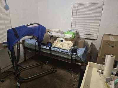 Used Bed, Lift, Wheelchair and Incontinence Diapers. - Image 1 of 4