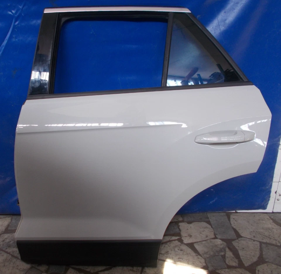 VOLKSWAGEN  T-ROC  SPORTELLO POSTERIORE SX COMPLETO - Immagine 1 di 1