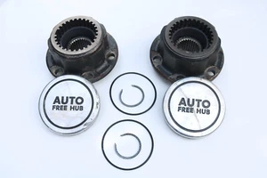 OEM ORIGINALE 2X MOZZO AUTOMATICO FREE HUB RUOTA 4X4 PAJERO V20 28 CAVE GIUNTO - Imagen 1 de 9