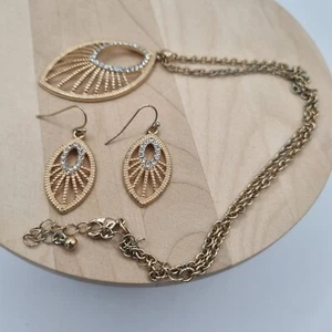 Gold Coloured Pendant Necklace earrings set - Picture 1 of 5