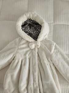 ROTHSCHILD Beautiful White Faux Fur Long Coat Sz M - Picture 1 of 4