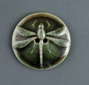 HANDCRAFTED PORCELAIN BUTTON - BUTTERFLY - Picture 1 of 3