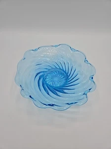 Ciotola in vetro artistico blu acqua fondo starburst bordo smerlato - Foto 1 di 17