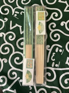 Sony PocketStation Dokodemo Issyo PlayStation Kimono Bamboo Folding Fan Set Of 2 - Afbeelding 1 van 1