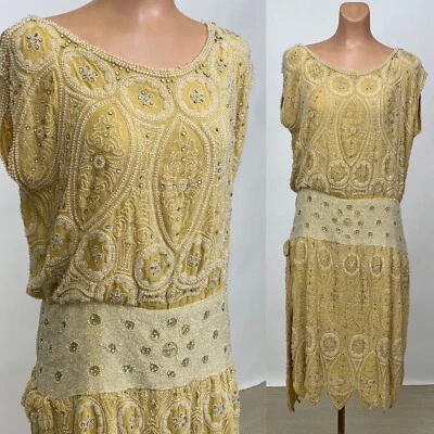 Antiguo vestido de pañuelo con cuentas Art Deco amarillo mantequilla de los años 20 con dobladillo como está Foto 1 de 4