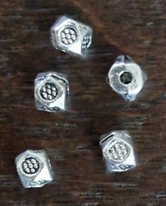 *SALE* 247 x Tibetan Bali Daisy Hexagon Spacer Bead 3.5mm (B46) - Picture 1 of 1