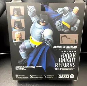 Dark Knight Returns Armored Batman No.146 MAFEX Action Figure New JAPAN F/S - Picture 1 of 11