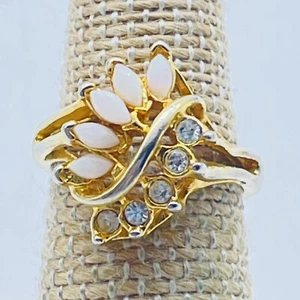 Vintage Cocktailring goldfarben weiße Marquise Akzente und klare Strasssteine - Bild 1 von 8