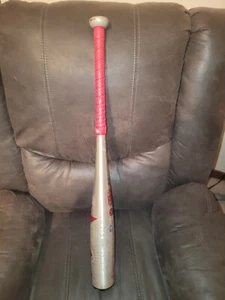 Bate de béisbol juvenil DeMarini The Goods One Piece 28/18 USSSA plateado/rojo - Imagen 1 de 7