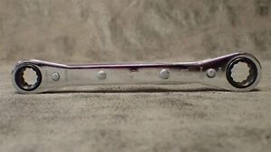 1192T-A PROTO 3/8" x 7/16" 12pt Double Box Ratcheting Box Wrench 5-1/2"L (BN53) - Foto 1 di 4