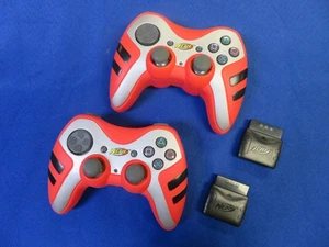 Hasbro 2006 - 2 Sony PlayStation 2 / PS2 Nerf Controller mit Dongles - Bild 1 von 7