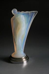 ART DECO ETLING  NUE AU BRAS TENDU OPALESCENT GLASS FIGURE - Picture 1 of 7