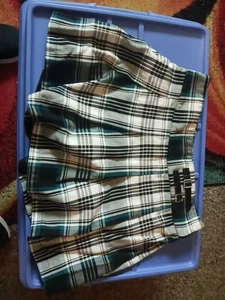 Justice Mädchen grün karierter Rock XL (16/18) mit integrierten schwarzen Shorts - Bild 1 von 3