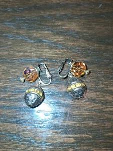 Vogue goldfarbene Perlen Clip-on Ohrringe - Bild 1 von 2