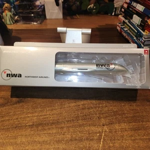 NUOVO Northwest Airlines Boeing 787-8 Hogan modello scala 1:200 supporto e carrello di atterraggio - Foto 1 di 8